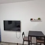 דירת זוּגַג מפנקת עם מרפסת משגעת ונוף למפרץ.