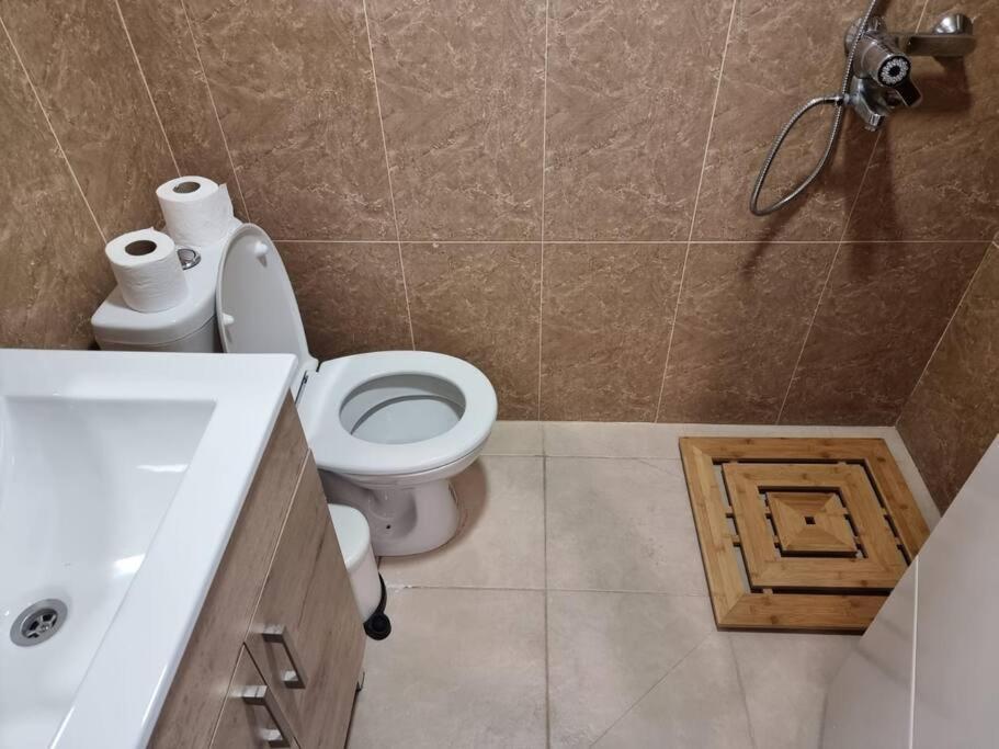 דירת זוּגַג מפנקת עם מרפסת משגעת ונוף למפרץ. * Eilat