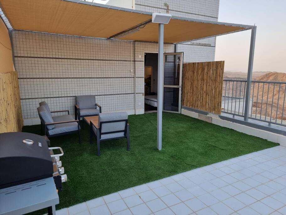 דירת זוּגַג מפנקת עם מרפסת משגעת ונוף למפרץ. Appartement Eilat